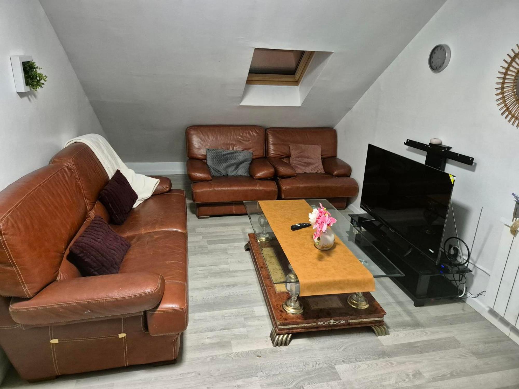 Meuble , 1 *